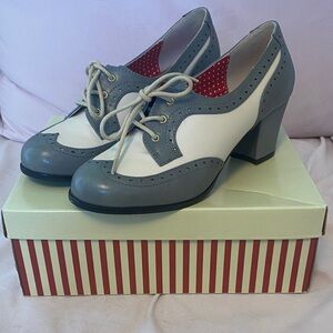 Vintage-Inspired B.A.I.T. Grey and White Women's Heeled Oxfords